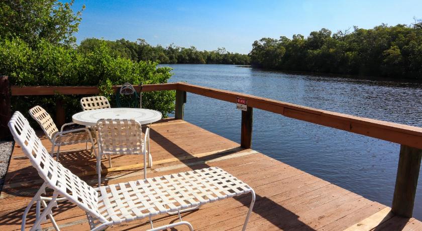 River Wilderness Waterfront Cabins photo