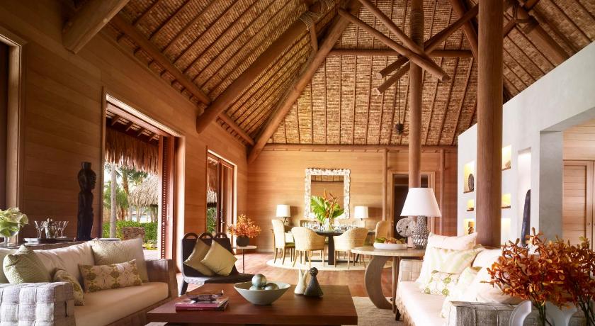 รูปของTwo Bedroom Deluxe Beachfront Villa Estate 10