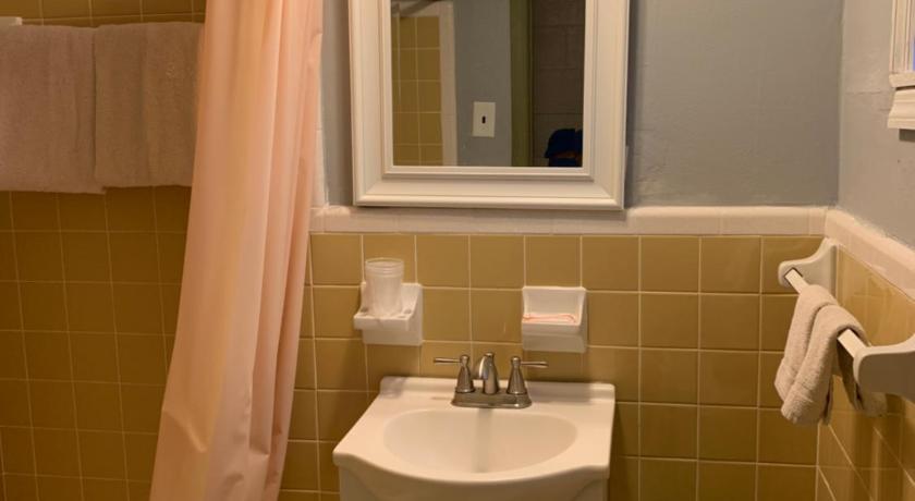 DeWitt Rooms & Cottages photo
