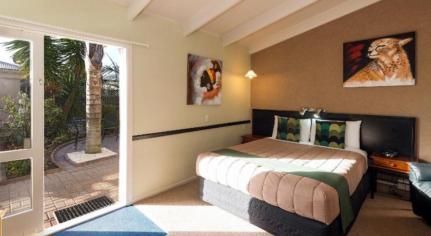 Malfroy Motor Lodge Rotorua – Accommodation and Mineral Pool photo
