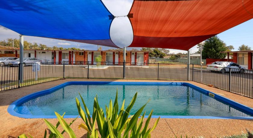 Silver Oaks Motel photo