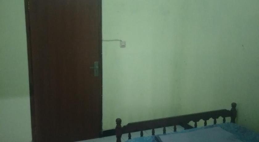a bedroom with a bed and a door, Dhika Adventure - Hostel & Travel in Probolinggo
