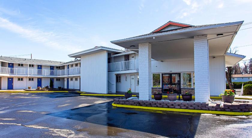 Motel 6 Pendleton, OR - West photo