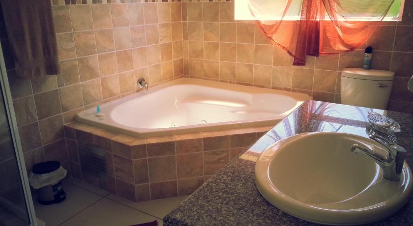 Image of Double Room with Balcony and Sea View 14