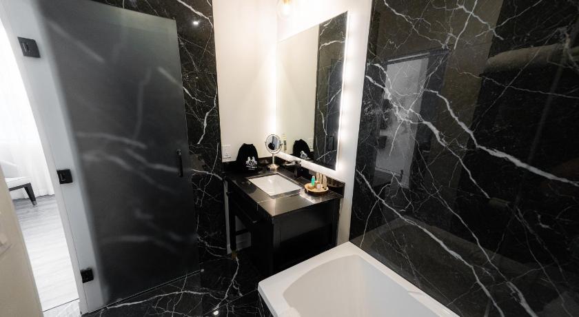 Mount Alverno Luxury Resorts photo