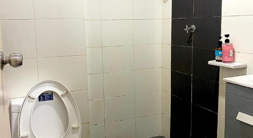 Private Studio Viana Court Service Apartment 2 with private parking photo