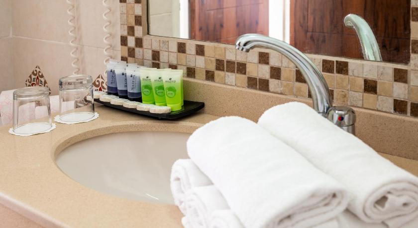 Image of Double Room with Spa Bath 8