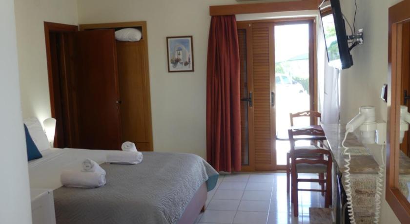 Image of Family Room with Terrace 3