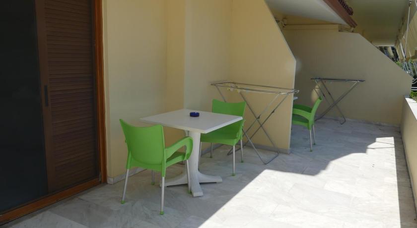 Image of Family Room with Terrace 8