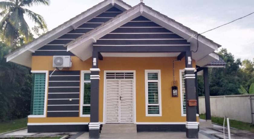 Mok Moon Homestay Nearby Beach Pantai Kelulut - Marang — Hotel in Marang