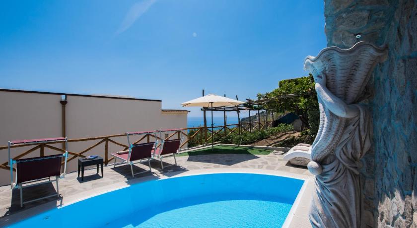 Villa Virginia -no steps -private pool-free WiFi