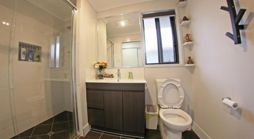 Granny Flat next to golf course photo