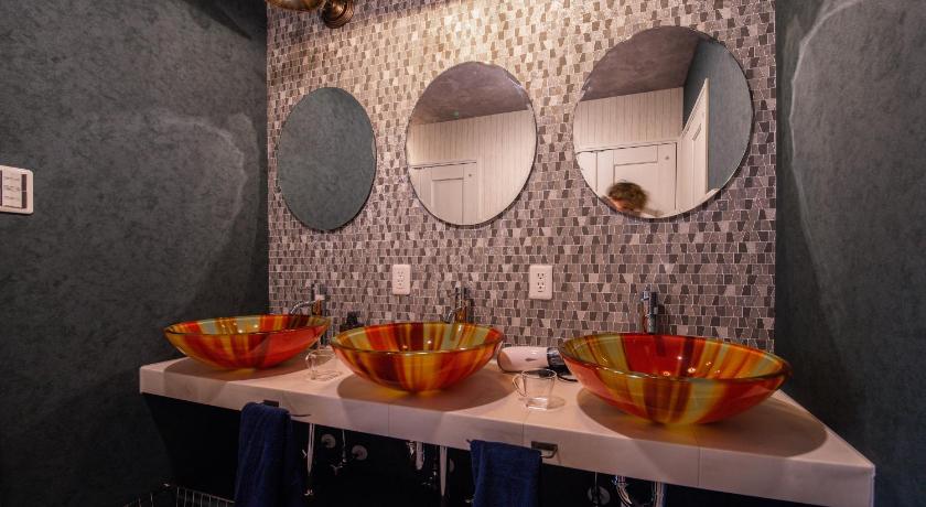 小樽 THE BEEHIVE AIOI 3つ星 宿泊施設 ロビー