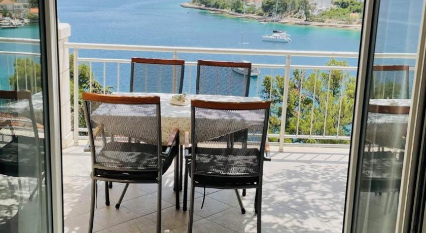 Apartments Danijela — Hotel in Korcula