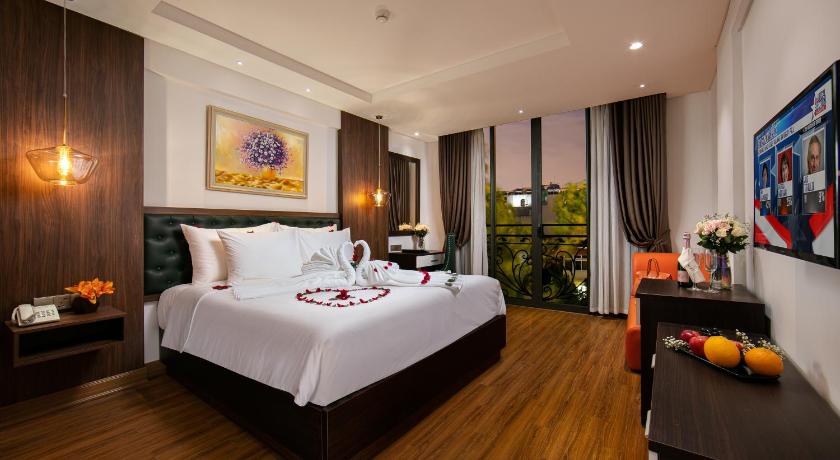 Image of Junior Suite with View 1