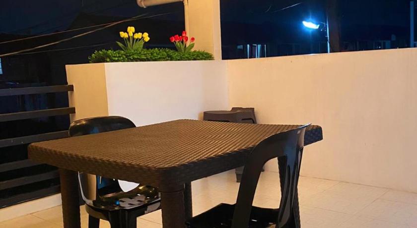Balcony & 2BR TownHouse - near Clark Airport & Aqua Planet - TRP2 photo