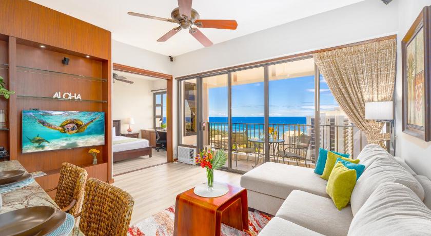 38FL Upscale Penthouse with Ocean Views and Parking