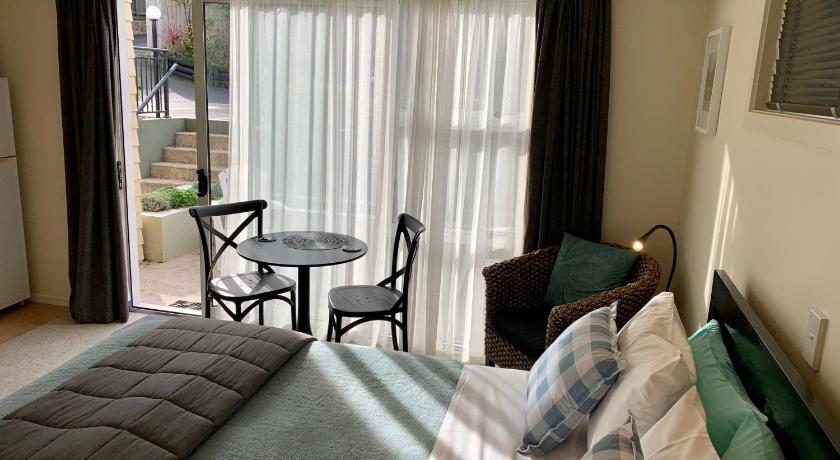 Image of Deluxe Studio Apartment with Courtyard 4