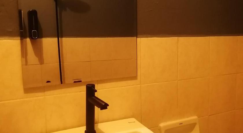 airport house photo