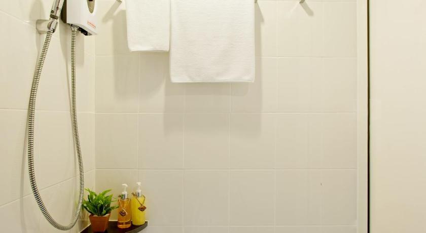 Image of Economy Single 16