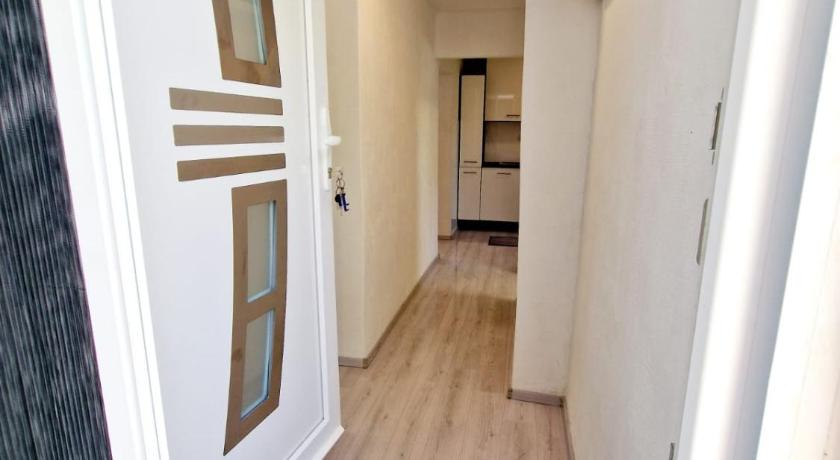 Split Apartment photo