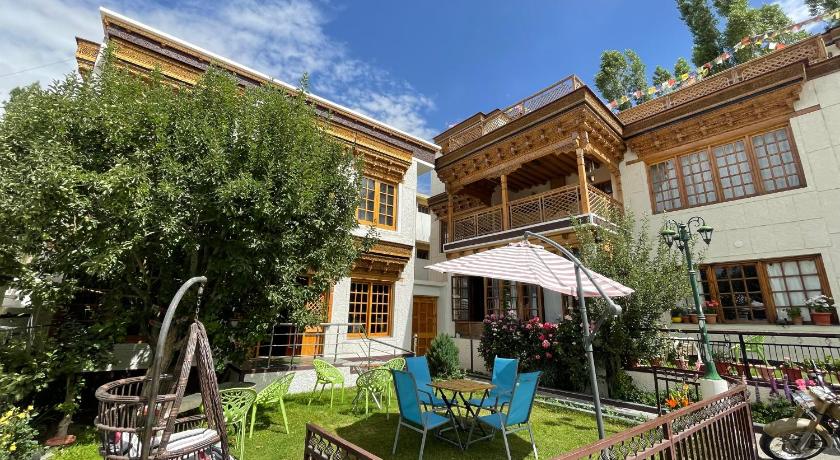 New Royal Guest House - image 6
