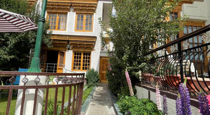 New Royal Guest House - image 15