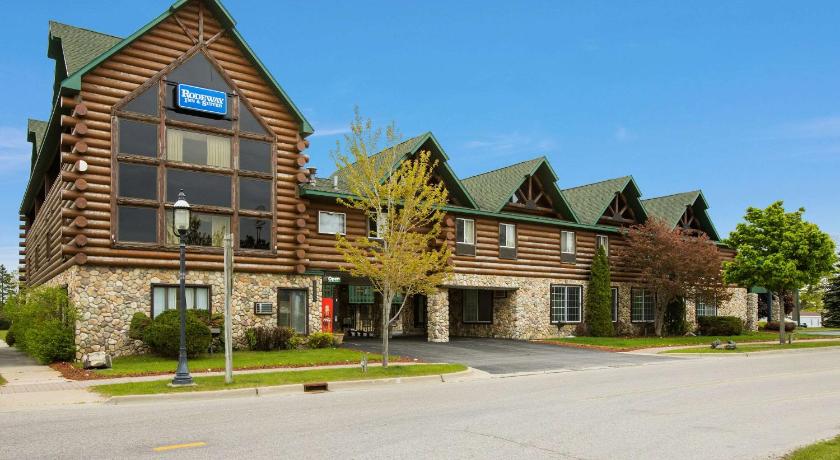 Rodeway Inn and Suites Mackinaw City Bridgeview photo