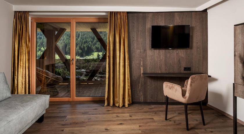 Image of Family Room with Terrace 3