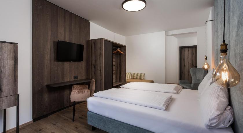 Image of Superior Double Room with Balcony 1