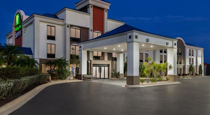 Holiday Inn Express Vero Beach-West photo