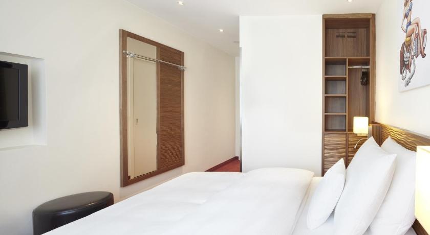 Hotel Hafen Hamburg photo
