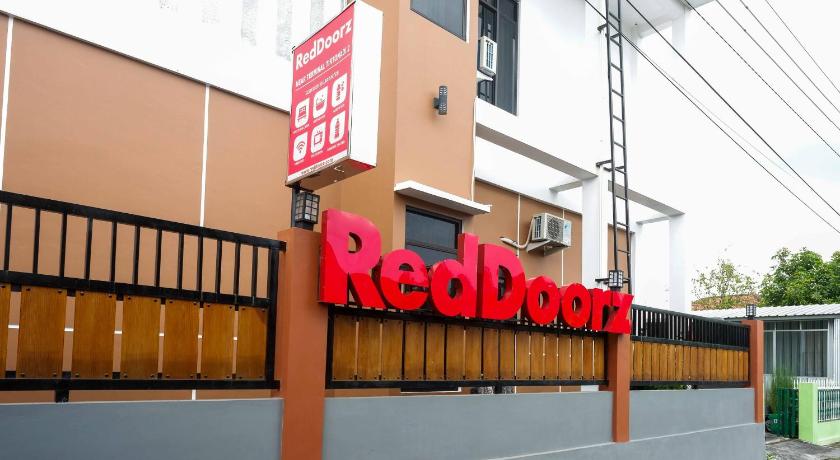RedDoorz near Terminal Tirtonadi 2 – Surakarta (Solo), SD