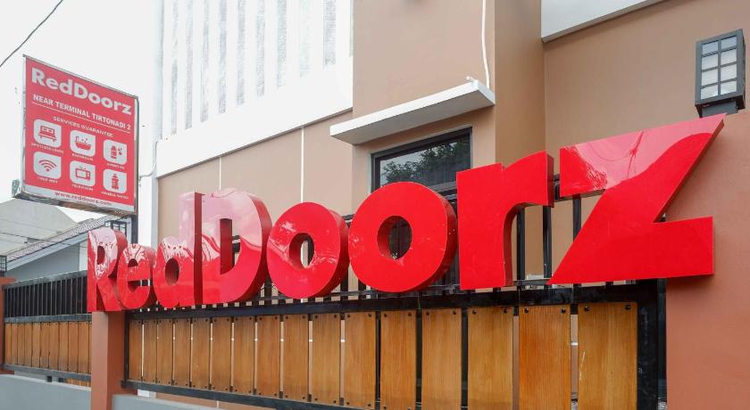 RedDoorz near Terminal Tirtonadi 2 – Surakarta (Solo), SD