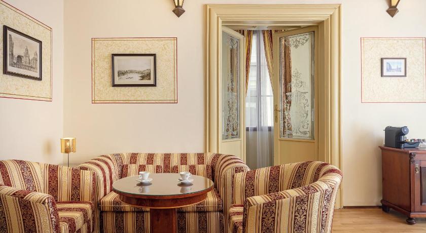 Image of Junior Suite Room 9