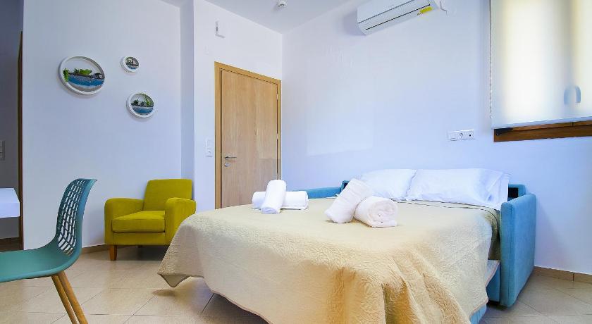 Petite Palace brand NEW apartment near the beach - image 2