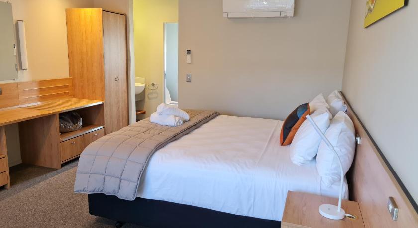 Image of Standard King Room 4