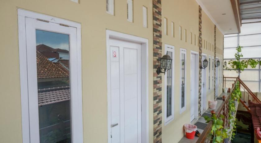 RedDoorz Syariah near Terminal Mendolo Wonosobo 2 photo