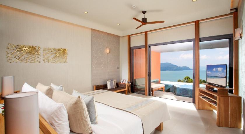 Image of 1BR Pool Suite West Ocean View 0