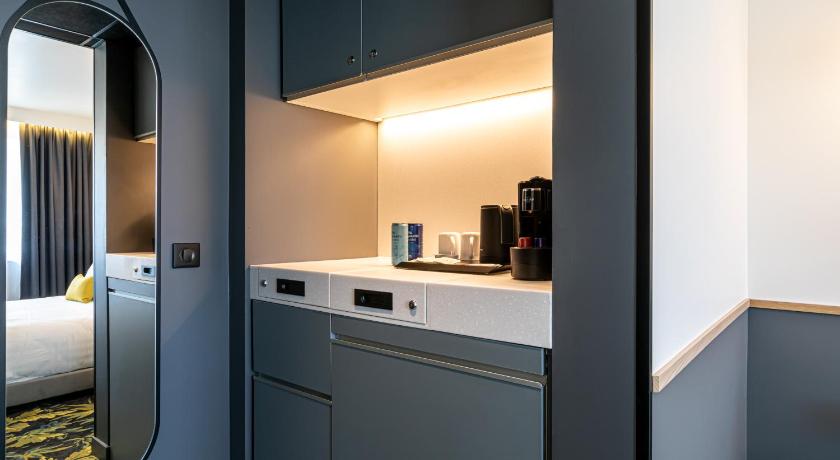 Image of Family Room With Shower 1