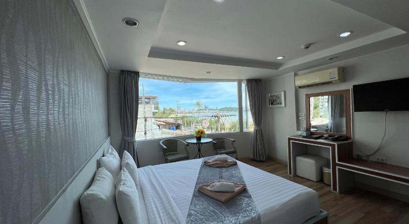 Image of Deluxe Double Room 0