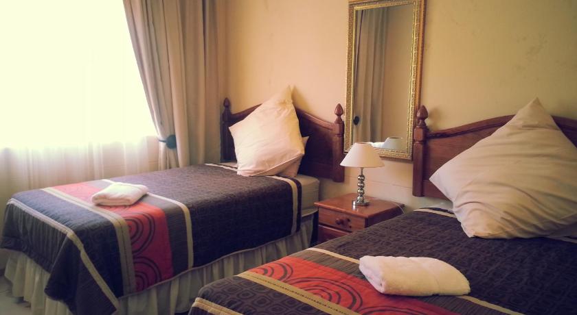 Image of Family Room (2 Adults + 2 Children) 6