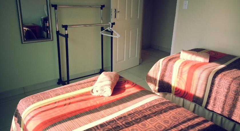 Image of Family Room (2 Adults + 2 Children) 10