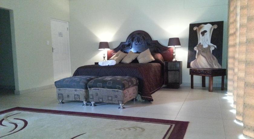 Image of Queen Suite with Spa Bath 10