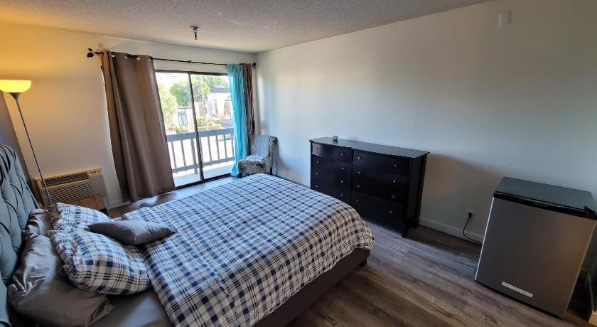 (B26) LA/Beverly Hills Hotel Style Unit photo