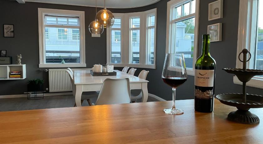 Lovely Penthouse downtown with 3 bedrooms — Hotel in Akureyri