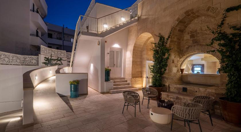 a room with a table, chairs, and a large window, Hotel San Giuseppe Dimora Storica in Otranto