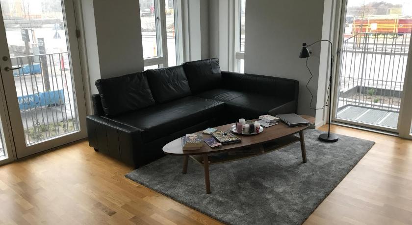 Big Room In SHARED APARTMENT With King Size Bed photo