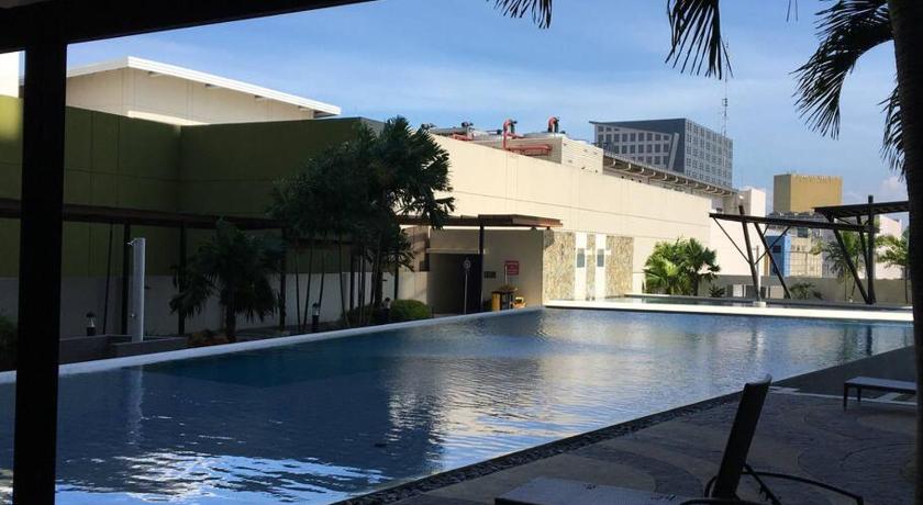 CQs Best Amenity floor with balcony Unit Ayala Centrio — Hotel in Cagayan De Oro