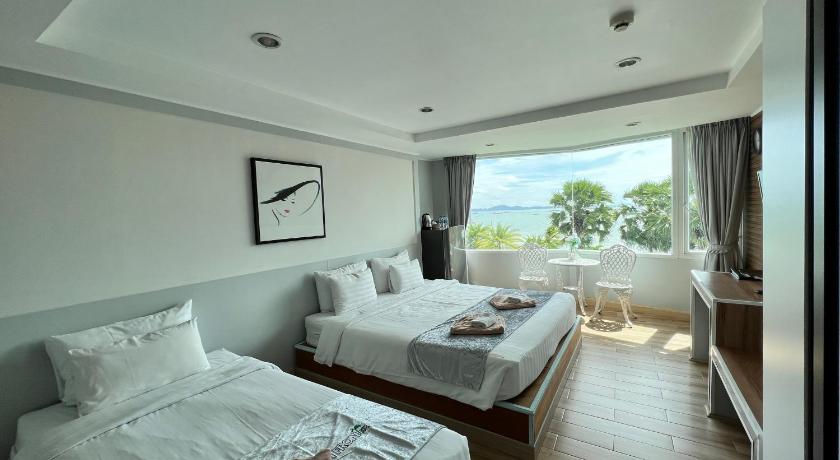 Image of Executive Suite Triple Sea view 0